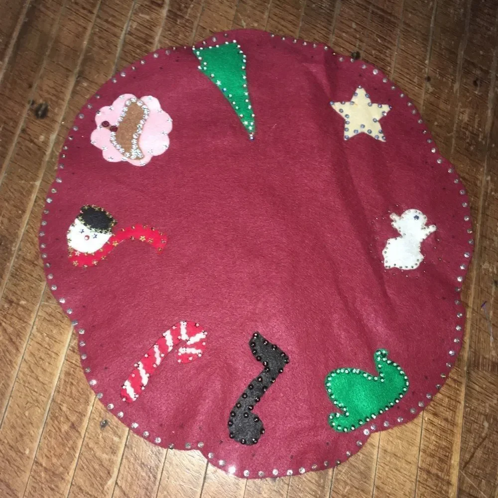 Vintage Christmas felt appliqué tabletop decoration